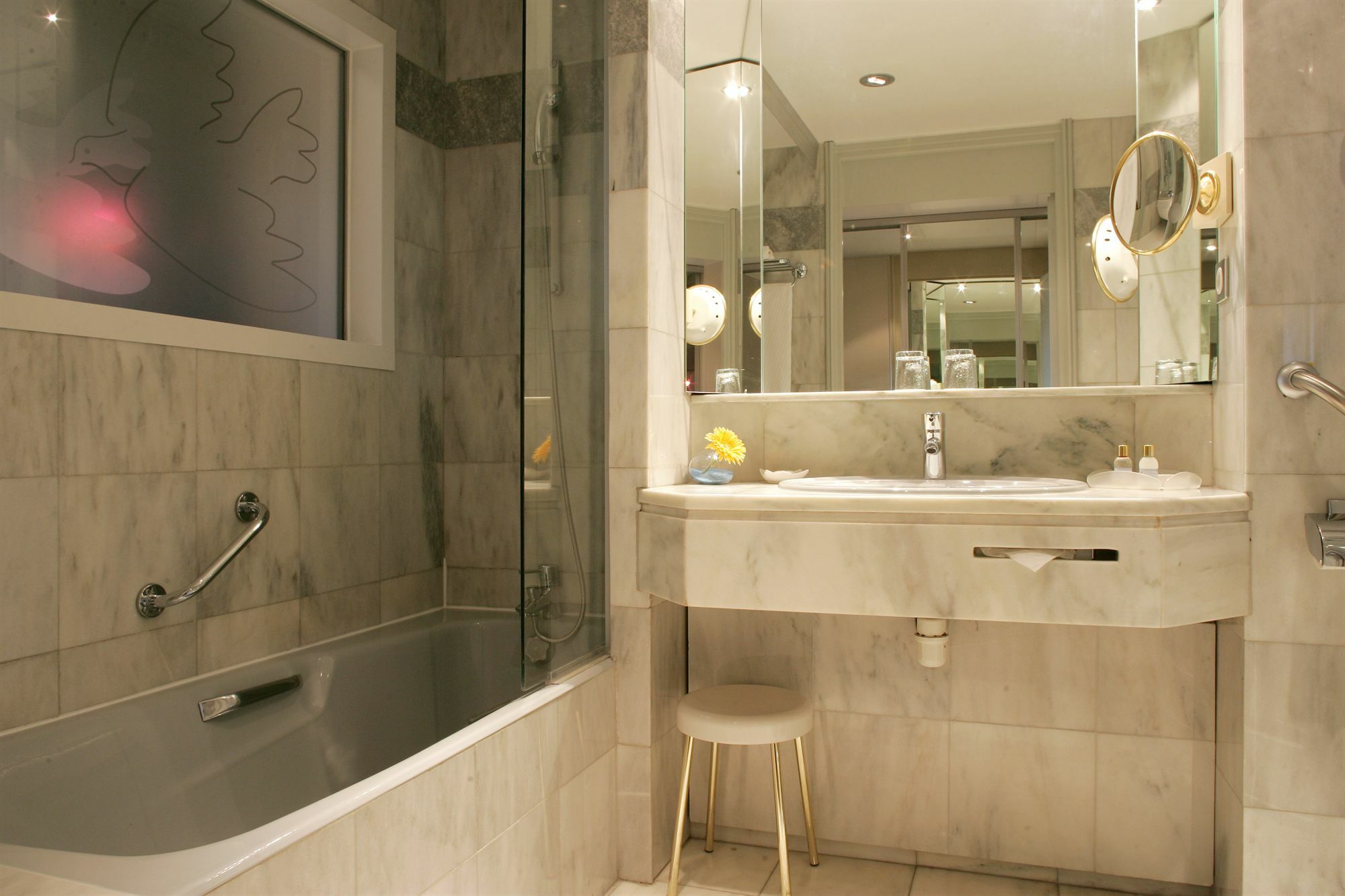 Hotel & Spa Vatel نيم المظهر الخارجي الصورة